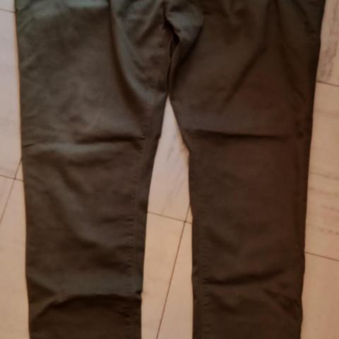 troc de  RéservéPantalon femme kaki, sur mytroc