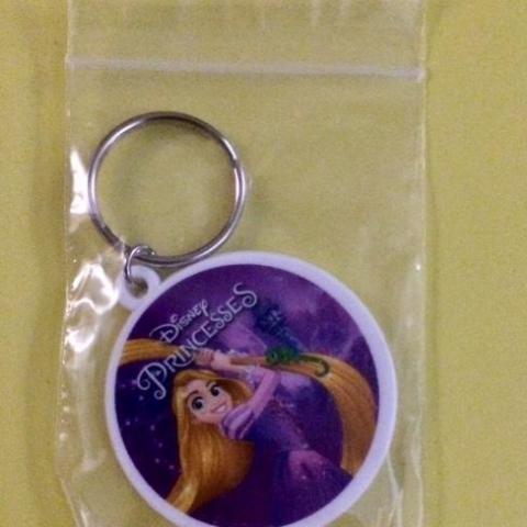 troc de  NEUF : porte clés Disney princesses - Raiponce, sur mytroc