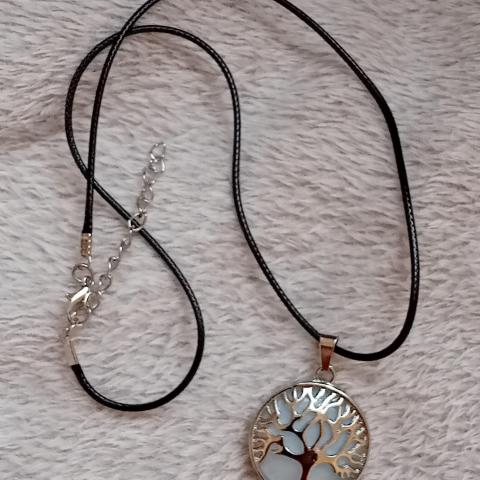troc de  Reserver. Collier Pendentif " Arbre De Vie ", sur mytroc