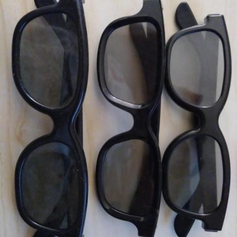 troc de  3 paires lunettes real 3d, sur mytroc