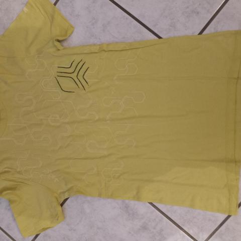 troc de  Tshirt Puma taille 44/46 neuf envoi compris, sur mytroc