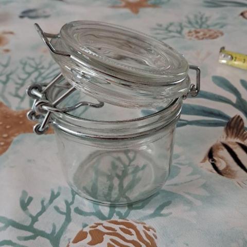 troc de  Petit bocal type le parfait diamètre 7 cm, sur mytroc