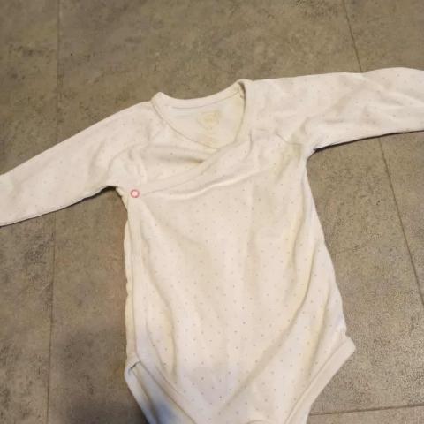 troc de  Body   blanc petit pois 9 mois, sur mytroc