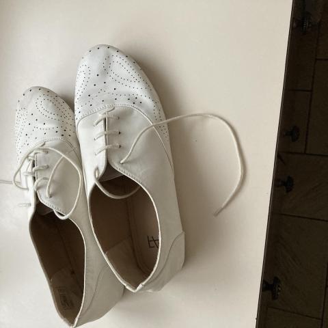 troc de  chaussures blanches femme 41, sur mytroc