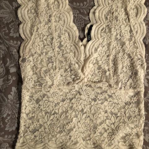 troc de  (réservé) Top sans manches dentelle blanc taille M Zara, sur mytroc