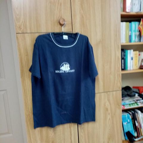 troc de  tee-shirt bleu marine soleil levant taille 42/44    5  noisettes, sur mytroc