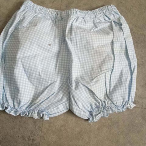 troc de  short  1 an bleu ciel, sur mytroc