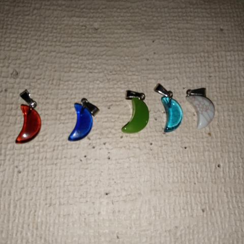 troc de  Lot de 5 pendentifs neuf, sur mytroc