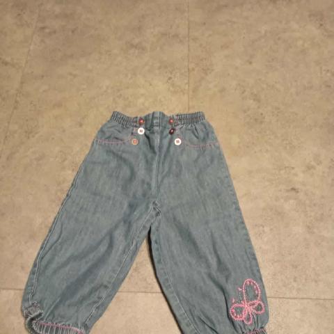 troc de  pantalon jeans dessin rose  orchestra 9 mois, sur mytroc