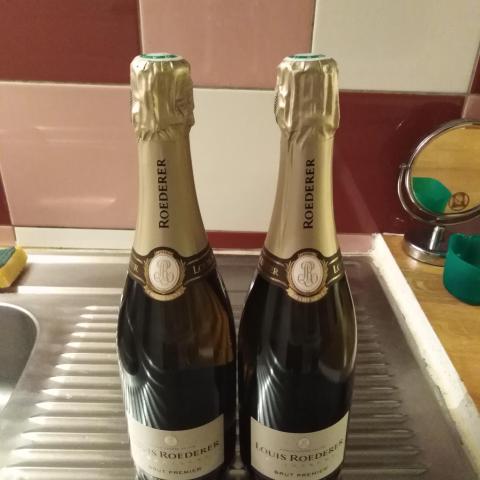 troc de  2 bouteilles de Champagne Roederer Brut, sur mytroc