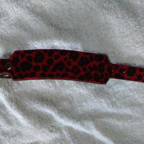 troc de  Bracelet gothique léopard noir et rouge, sur mytroc