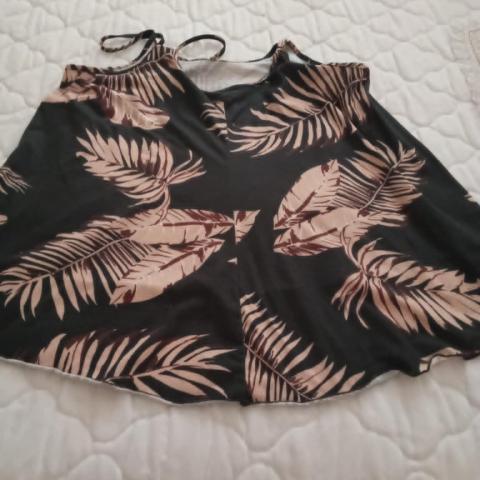 troc de  DEBARDEUR large taille 44 tres bon etat, sur mytroc