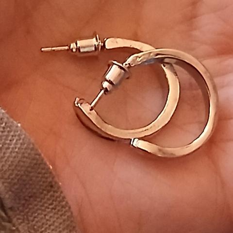 troc de  Reserver Troqueuse Paire De Boucle D Oreille, sur mytroc