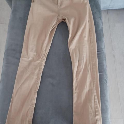 troc de  Pantalon okaidi 12 ans TBE, sur mytroc