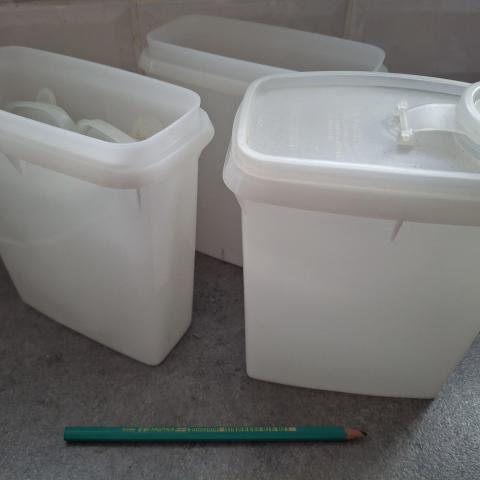 troc de  Tupperware boîtes verseuses, sur mytroc