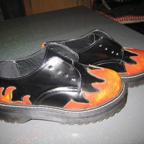 troc de  TROC chaussures flammées punk gothique rockabilly hardcore, sur mytroc