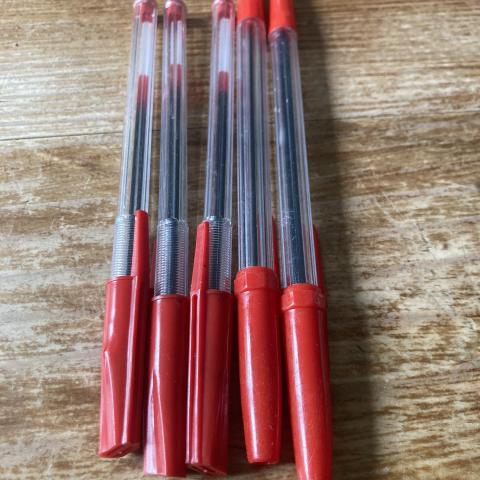 troc de  Lot de 5 stylos billes rouges, sur mytroc