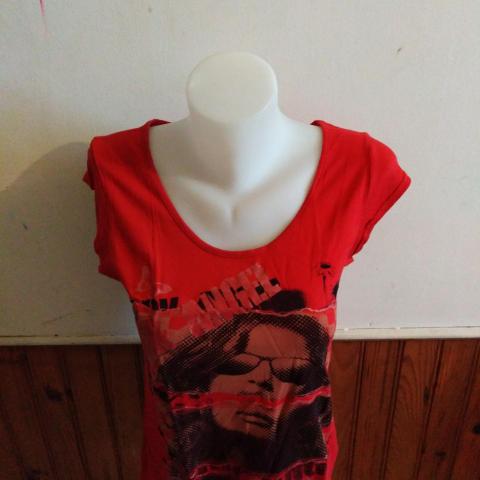 troc de  T shirt taille 38, sur mytroc