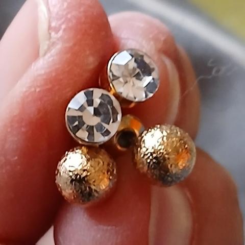 troc de  Deux Paires De Boucles D Oreilles, sur mytroc