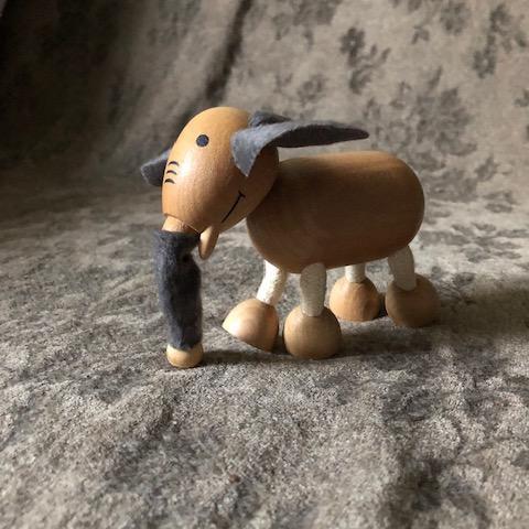 troc de  (réservé) Petit éléphant de bois AnamalZ, sur mytroc