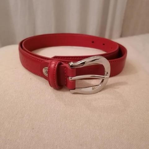 troc de  Ceinture rouge en cuir italien, sur mytroc