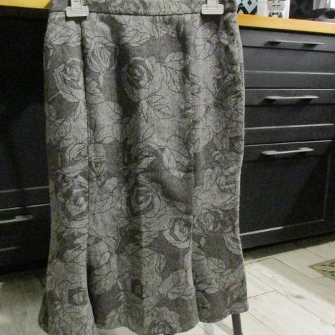 troc de  jolie jupe ttb état T38, sur mytroc