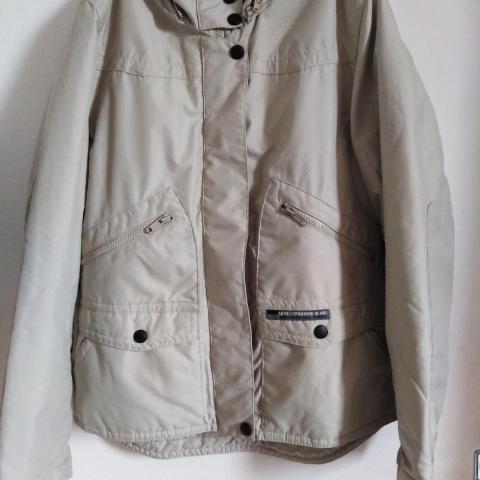 troc de  Échange manteau/veste Levi's Taille S neuf, sur mytroc