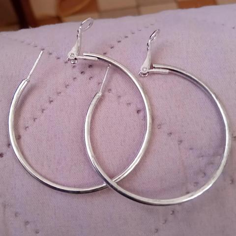 troc de  Reserver. Boucle D'oreille Femme, sur mytroc