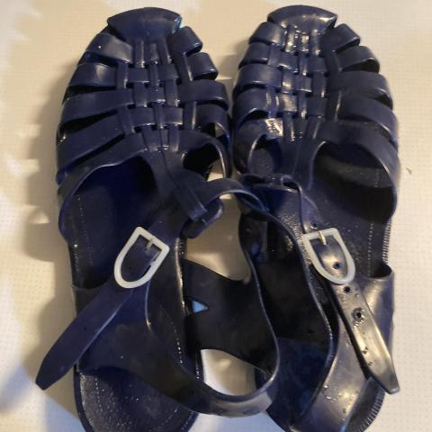 troc de  Sandales en plastique taille 44, sur mytroc