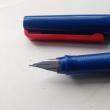 troc de troc stylo plume rouge et bleu en plastique image 1