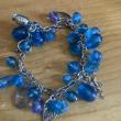 troc de troc bracelet à perles bleues et breloques image 0