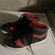 troc de troc paire de basket noir et rouge pointure 42 image 0