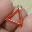 troc de troc reserver troqueuse un pendentif triangle image 0