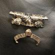troc de troc lot de 2 pin's guns and roses image 0