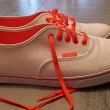 troc de troc baskets blanches et corail. reserve. image 2
