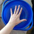 troc de troc grande passoire en plastique bleu bon état image 1
