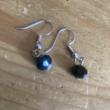 troc de troc boucles d’oreilles pendantes perles noires image 0