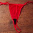 troc de troc string rouge transparent. image 1