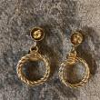 troc de troc boucles d'oreilles métal doré anneaux torsadés 2,5cm de diam. image 1