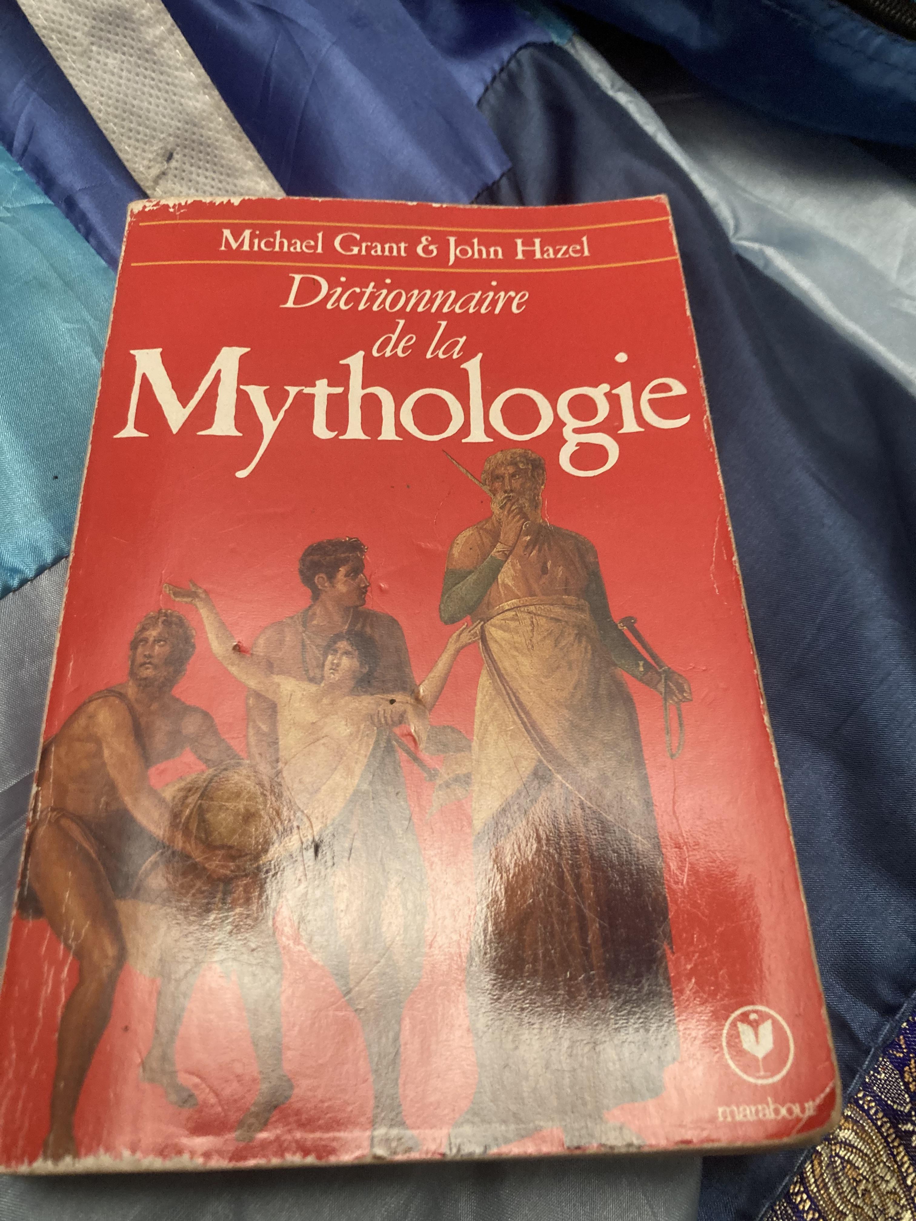 troc de troc lot livres et classeur sur la mythologie image 1
