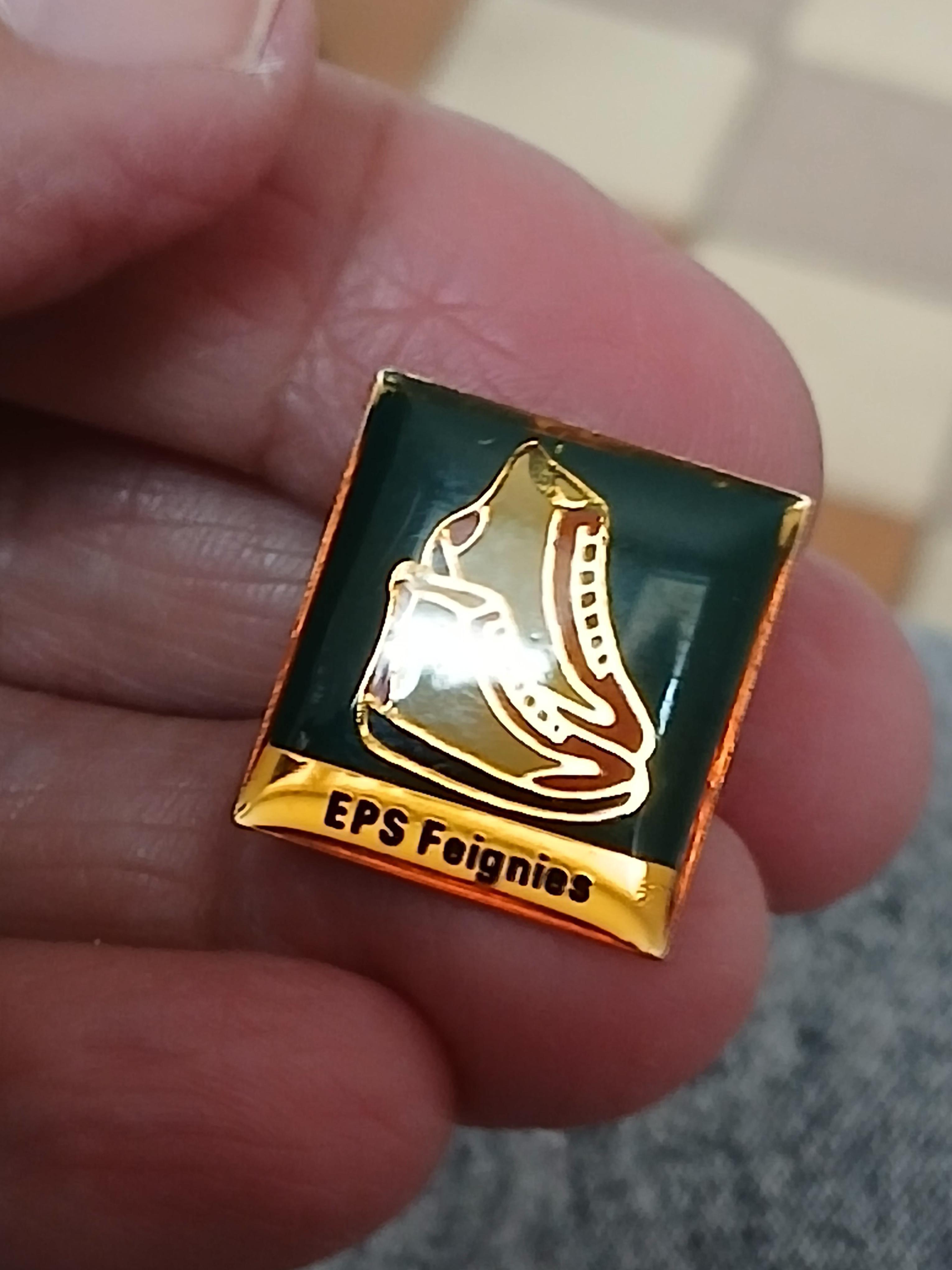 troc de troc reserver sophie  un  pins image 1