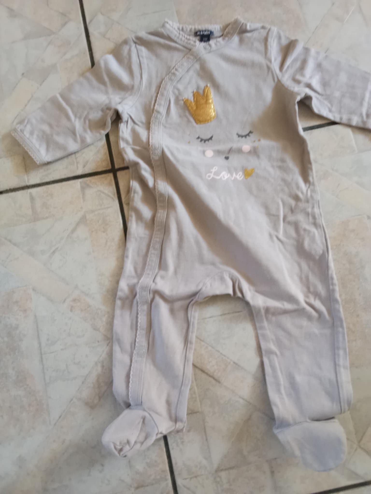 troc de troc pyjama neuf  kiabi  1 an  love image 0
