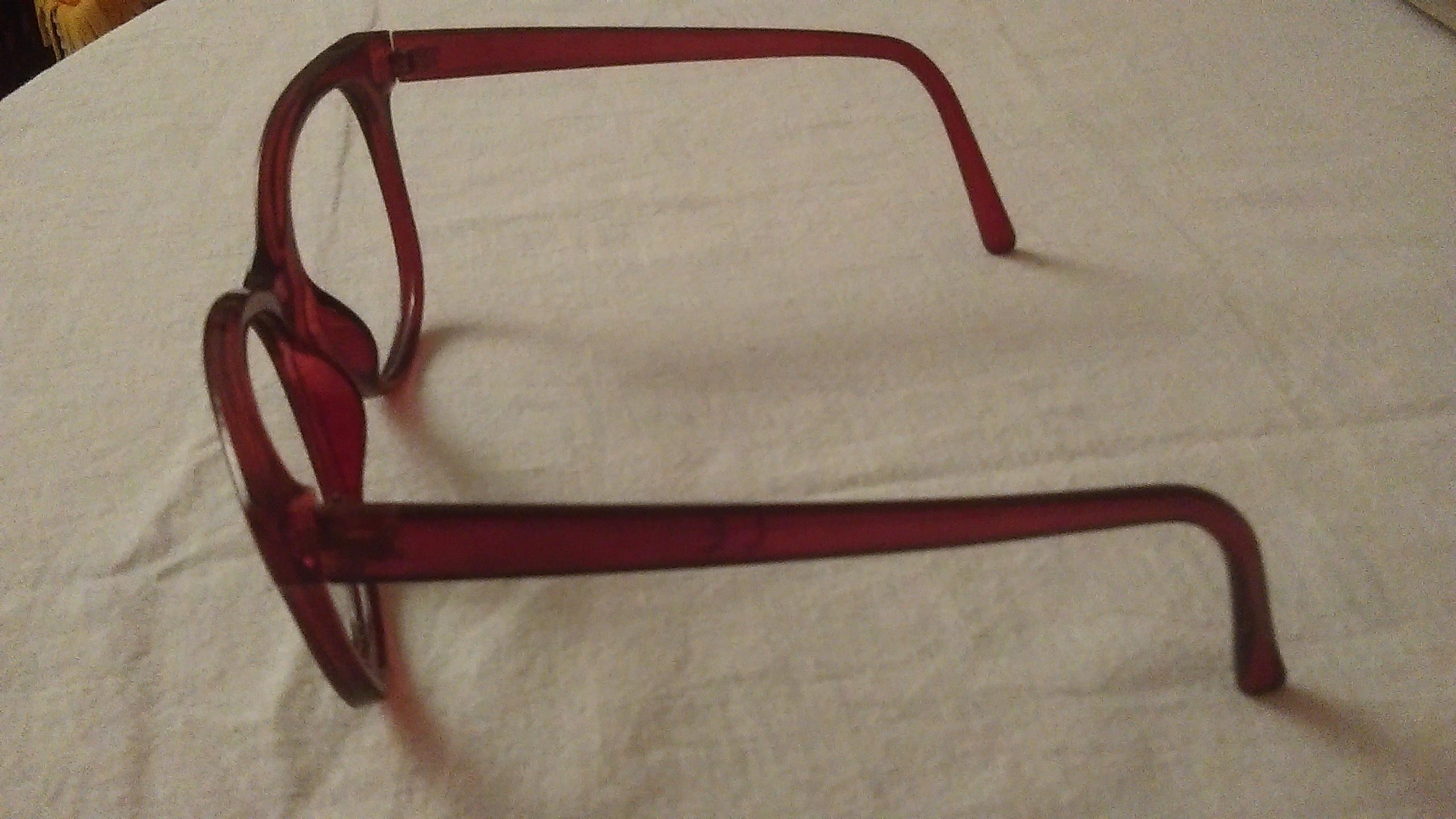 troc de troc monture de lunettes rouge bordeaux translucide. image 2