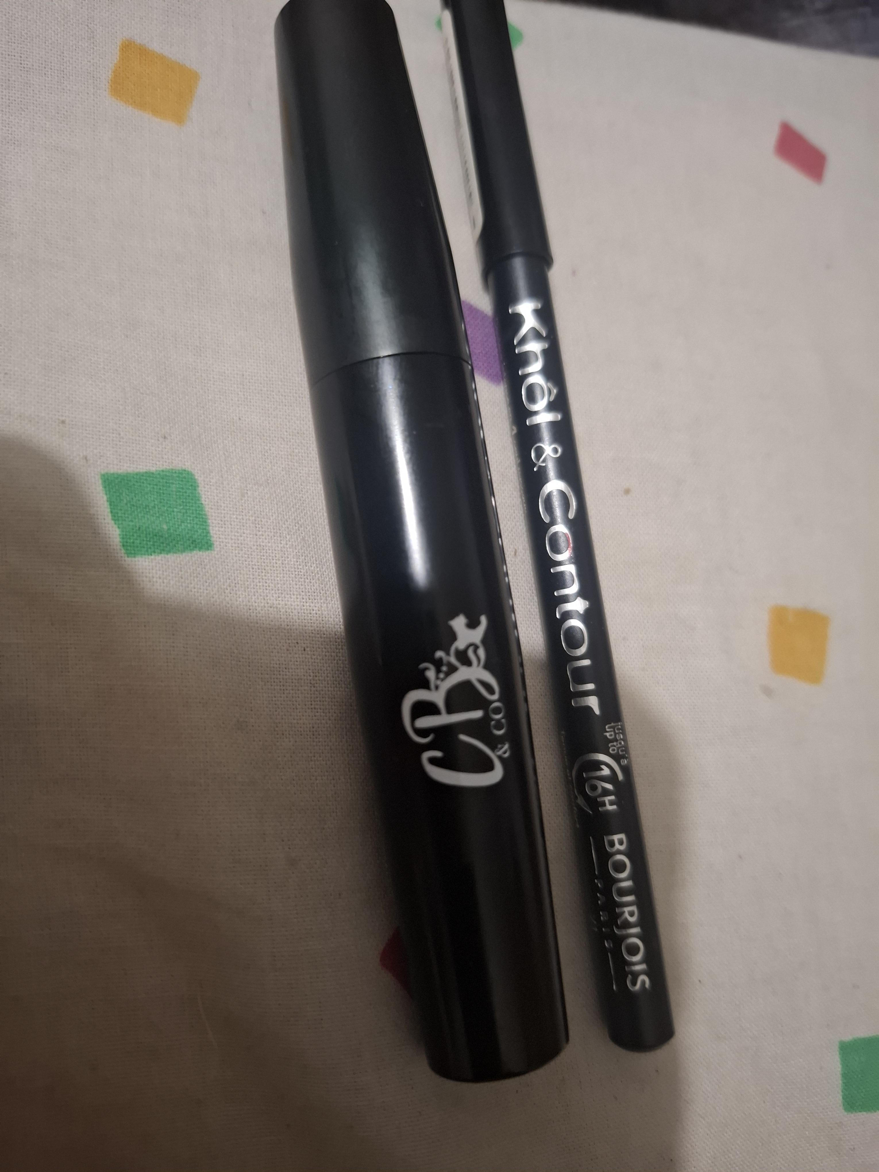 troc de troc mascara noir et crayon noir image 0