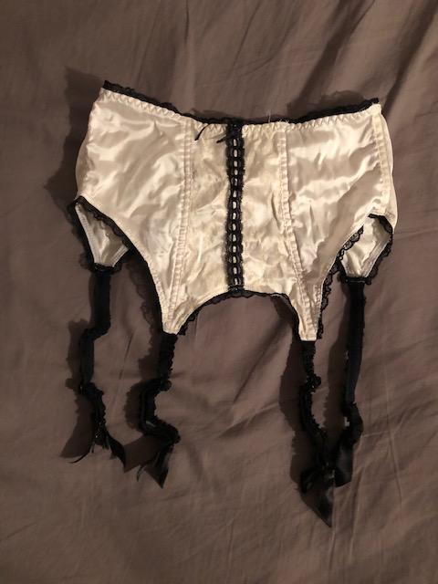 troc de troc (réservé) porte-jaretelle carina taille 1 image 0