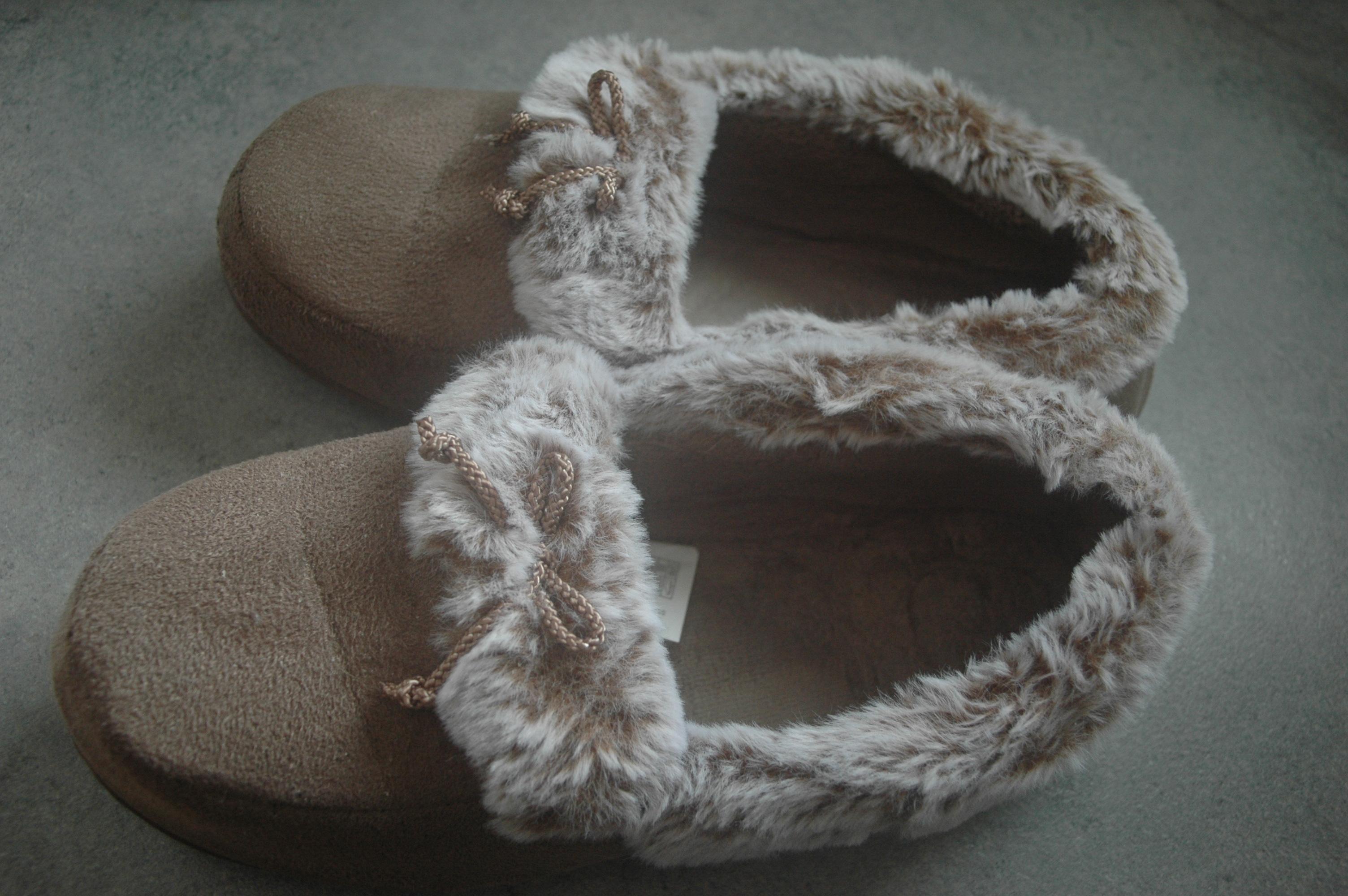 troc de troc chaussons isotoner neufs image 0