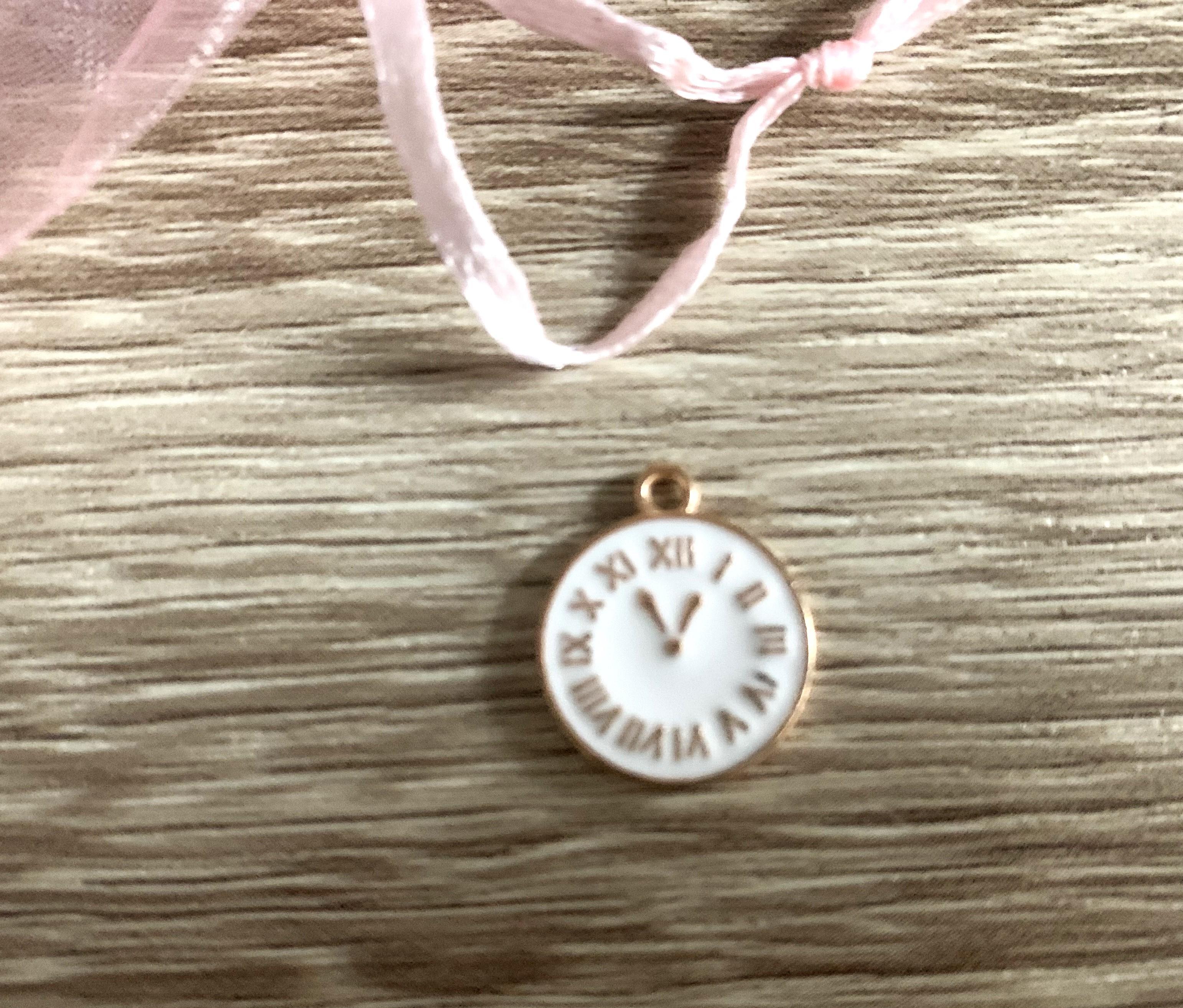 troc de troc breloque/pendentif horloge factice réversible blanc et doré image 0