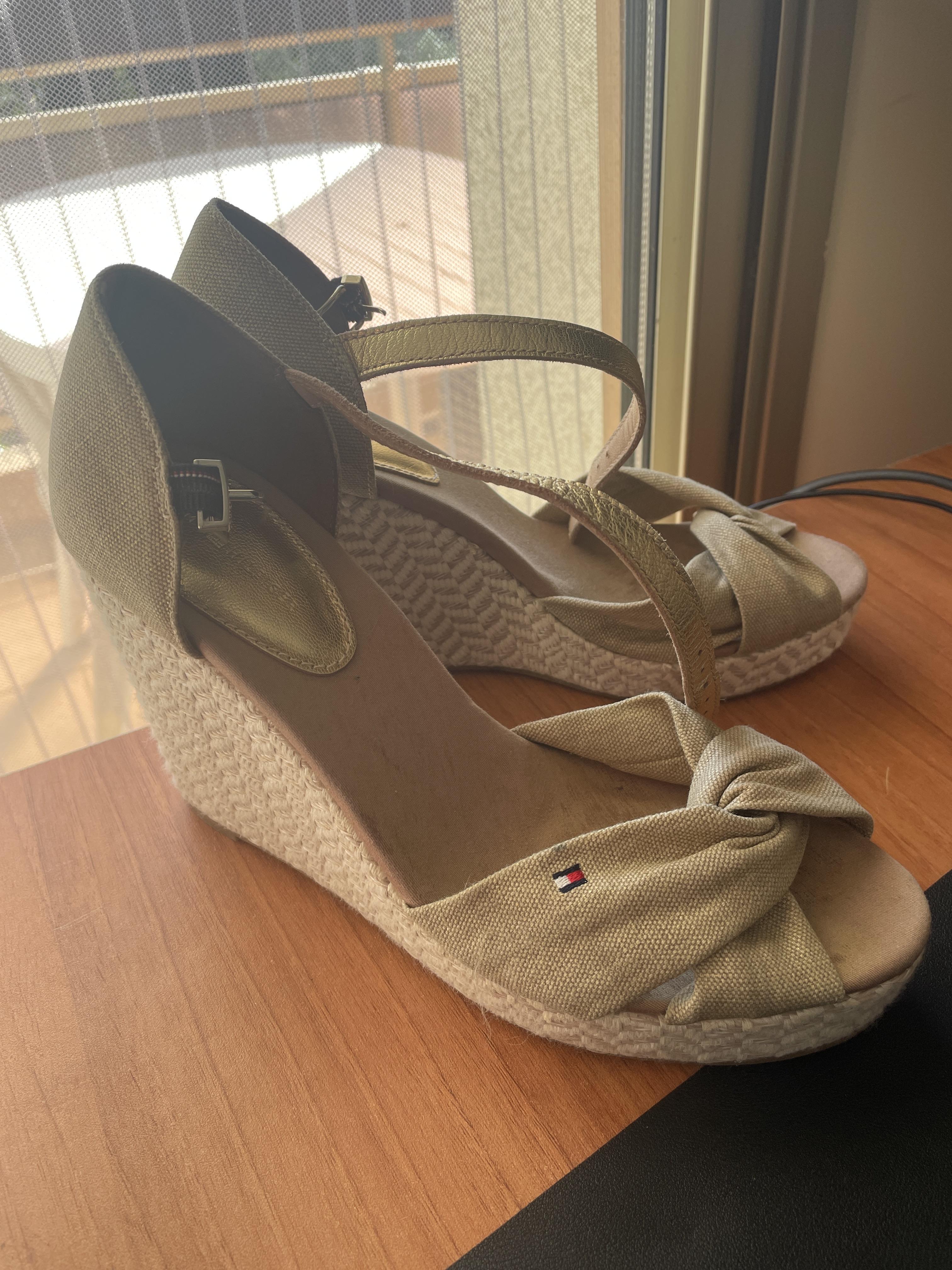 troc de troc magnifique paire de compensés tommy hilfiger image 0