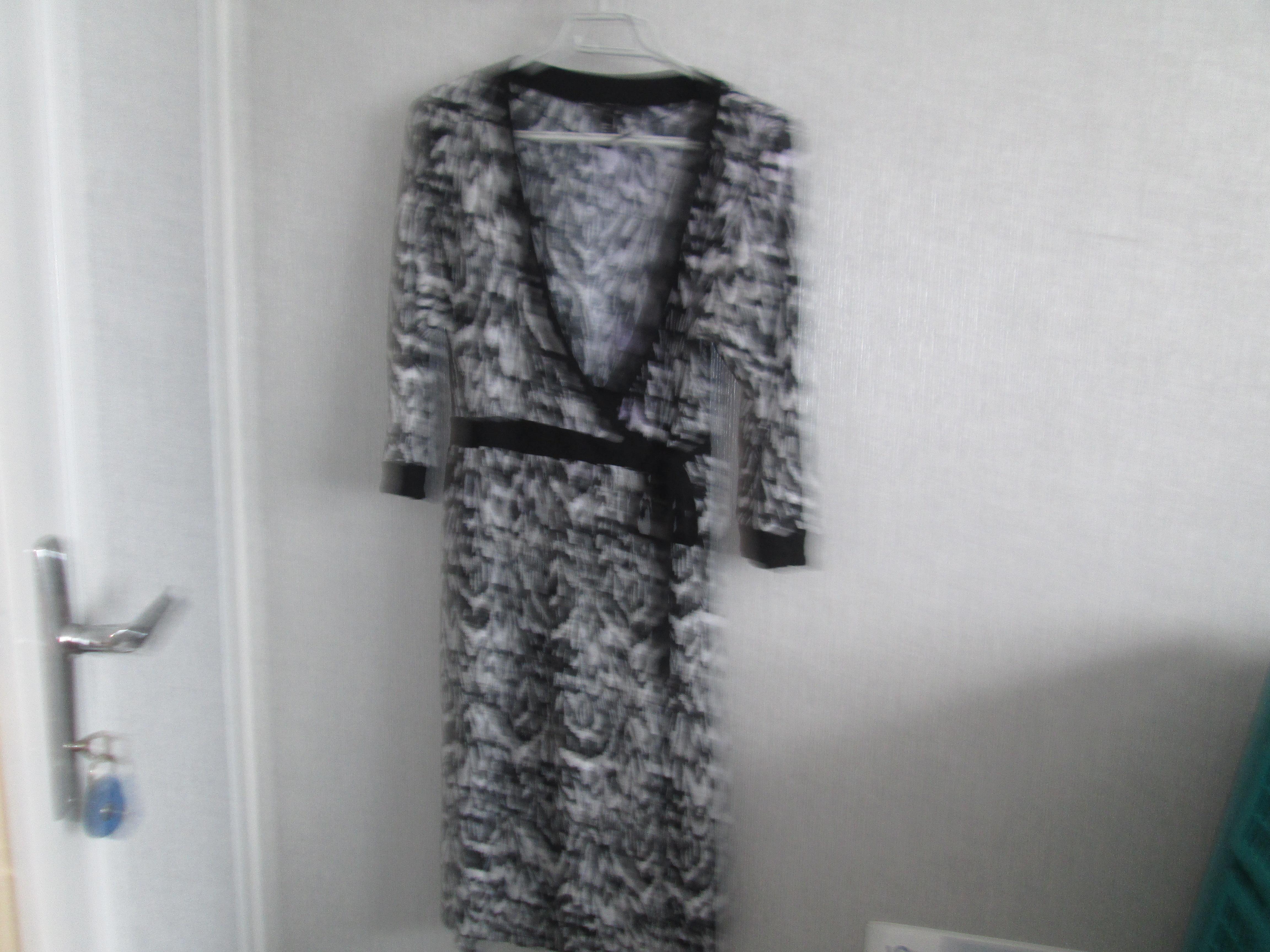 troc de troc robe noir et blanc t m 44 marque mmama 10 noisettes image 0