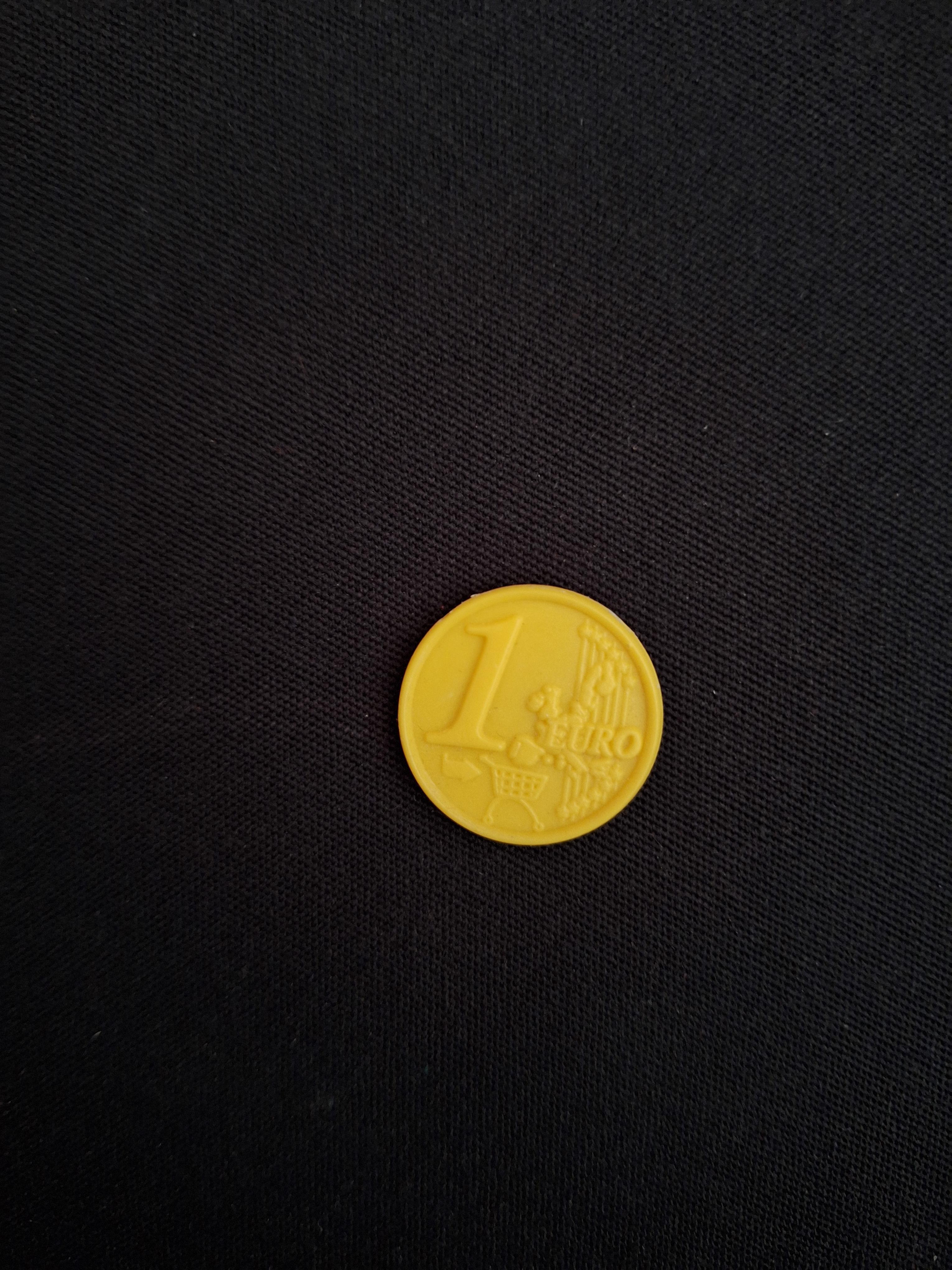 troc de troc jeton jaune euro en plastique image 0
